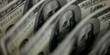 Bolsa bate recorde e dólar cai para R$ 5,17 com fim de tarifaço