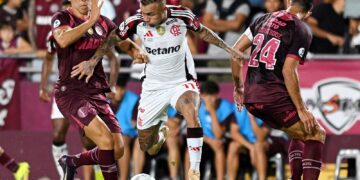 Flamengo joga mal e inicia Recopa Sul-Americana com derrota