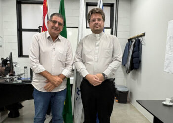 Helder do Táxi protocola requerimento sobre política habitacional em Limeira