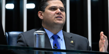 Presidente do Senado anuncia prioridade para projetos sobre maus-tratos a animais — Senado Notícias