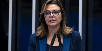 Projeto que reestrutura carreira de servidores da Câmara segue para sanção — Senado Notícias