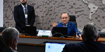 Projeto que susta a criação de comissões de soluções fundiárias passa na CRA — Senado Notícias