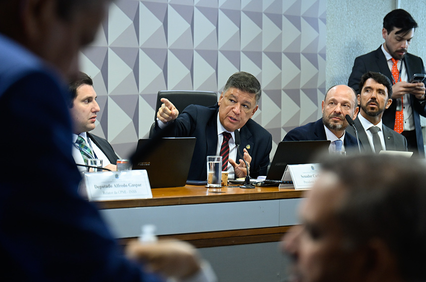 Carlos Viana pedirá ao STF devolução de documentos sobre Vorcaro — Senado Notícias