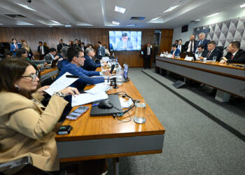 parlamentares discutem retirada de documentos sobre Banco Master — Senado Notícias