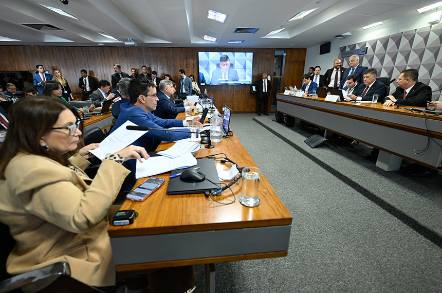 parlamentares discutem retirada de documentos sobre Banco Master — Senado Notícias