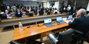 grupo de senadores se reúne com diretor da PF e presidente do STF — Senado Notícias