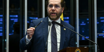 Plínio Valério destaca revogação de concessão de hidrovias amazônicas — Senado Notícias