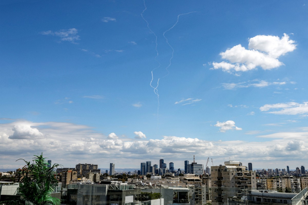 Países fecham espaços aéreos e voos sao cancelados após ataque de EUA e Israel contra o Irã