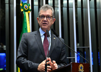 Primeira PEC de 2026 busca gerar empregos e reduzir informalidade — Senado Notícias