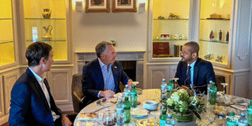 Irã e EUA retomam negociações em Genebra sob ameaça de escalada militar