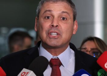 Governo deve enviar projeto para acabar com escala 6×1, diz líder