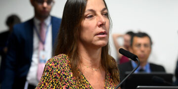 Senadores questionam atraso de material didático para PcD visual — Senado Notícias