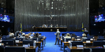 Plenário vota na terça PEC que garante locais de descanso para motoristas — Senado Notícias
