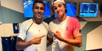 Duelo entre João Fonseca e Thiago Monteiro agita noite do Rio Open