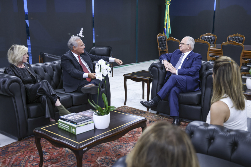 Renan Calheiros defende acesso irrestrito da CAE às investigações sobre o Master — Senado Notícias