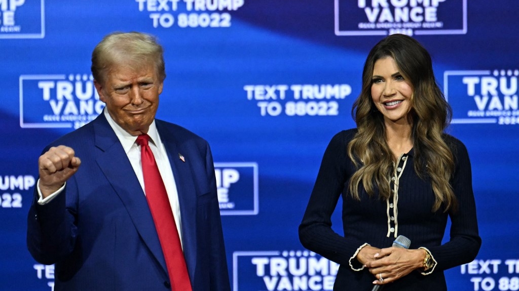 Trump demite Kristi Noem do cargo de secretária de Segurança Interna