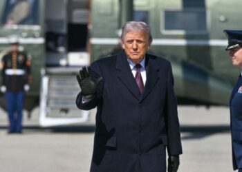 Trump assina ordem executiva para eliminar práticas de diversidade