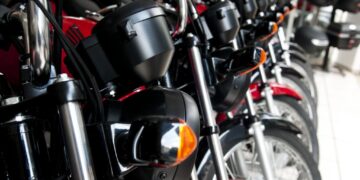 Transição para motos elétricas esbarra no alto custo e na baixa durabilidade dos pneus