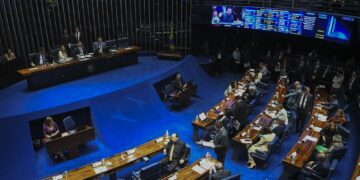 Senado aprova ampliação da licença-paternidade para 20 dias