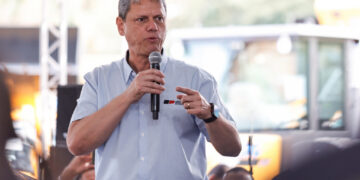 Tarcísio rebate Haddad sobre ser blindado de críticas: ‘Não é culpa minha’ 