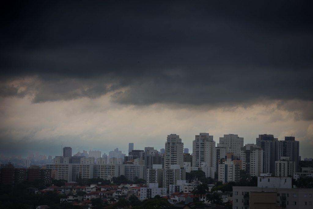 Forte chuva coloca regiões de São Paulo em estado de atenção para alagamentos