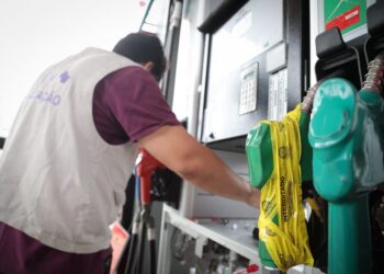 Força-tarefa do Governo de SP interdita posto e lacra 21 bombas em quatro regiões da capital