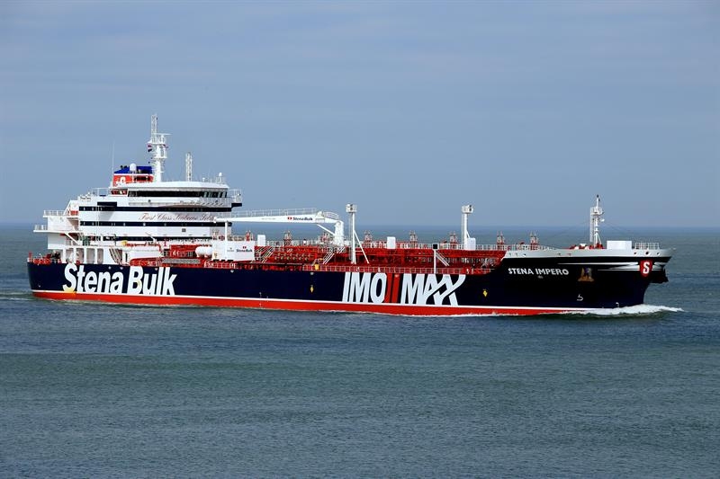 Irã anuncia fechamento do Estreito de Ormuz e ameaça incendiar navios