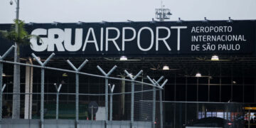 Aeroporto de Guarulhos isola Terminal 3 após suspeita de bomba em ônibus