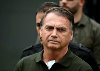 Base governista propõe indiciamento de Bolsonaro por descontos do INSS