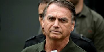 Base governista propõe indiciamento de Bolsonaro por descontos do INSS