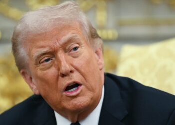 Trump diz estar ‘reconfigurando’ a mídia dos EUA