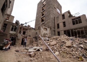 Israel amplia ataques ao Irã mirando infraestrutura do país