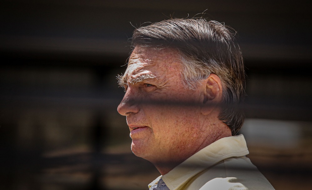 Bolsonaro segue na UTI e sem previsão de alta; quadro é estável e afebril