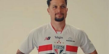 Artur exalta companheiros e torcida na chegada ao São Paulo e faz 1º treino