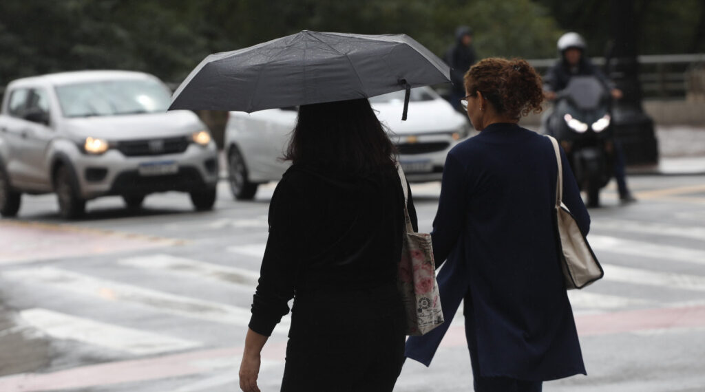 Inmet emite alerta laranja para ventos e tempestades no Sul e Sudeste
