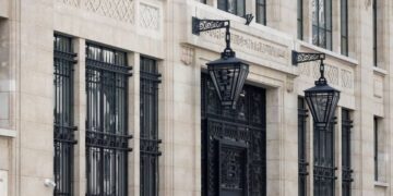 Polícia francesa impede tentativa de atentado com bomba perto do Bank of America em Paris