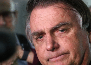 Imprensa internacional repercute prisão domiciliar de Bolsonaro