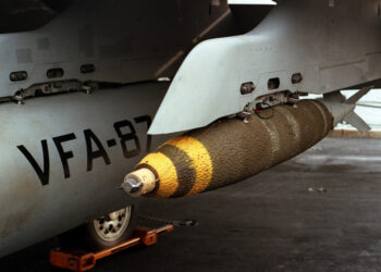 O que são bombas gravitacionais e como os Estados Unidos utilizam o armamento