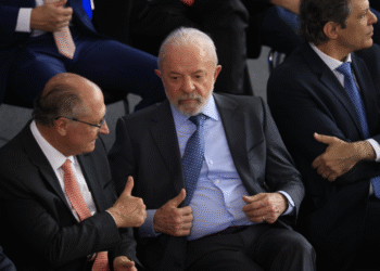 Alckmin deixará ministério em abril, mas seguirá como vice-presidente