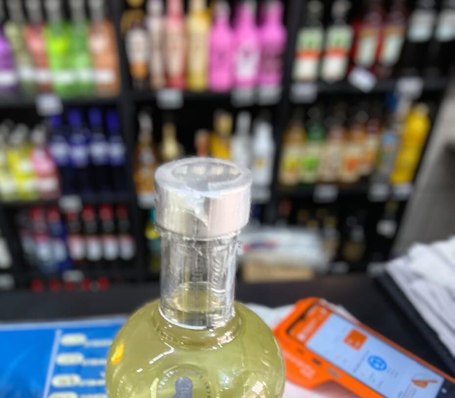 Ação conjunta apreende 13 garrafas de vodka falsificada em Campinas