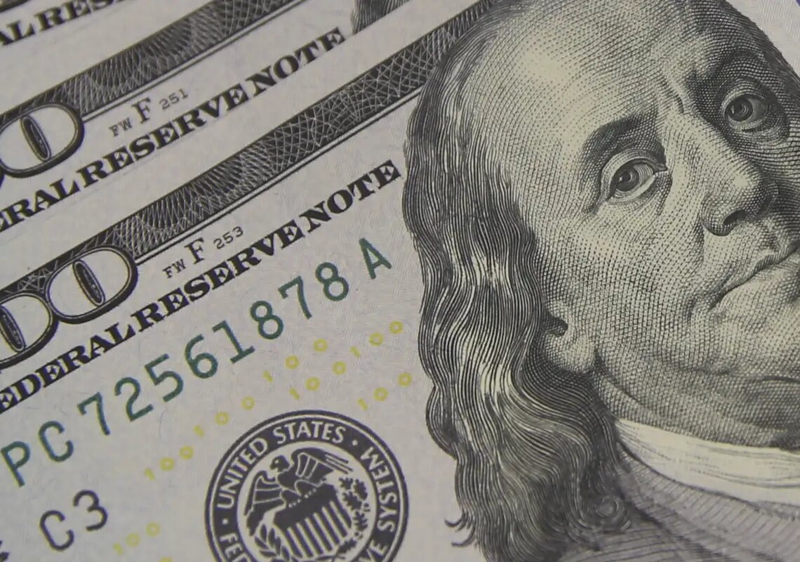 Dólar fecha em R$ 5,28 com preocupações sobre Oriente Médio