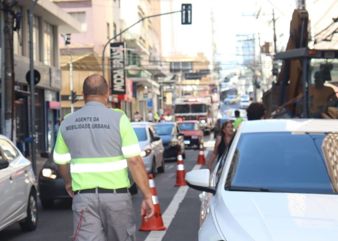 Trecho da rua José Paulino terá bloqueio nesta sexta-feira, 6 de março