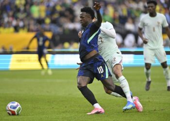 Com Vini Jr. apagado, Brasil perde amistoso contra França por 2 a 1