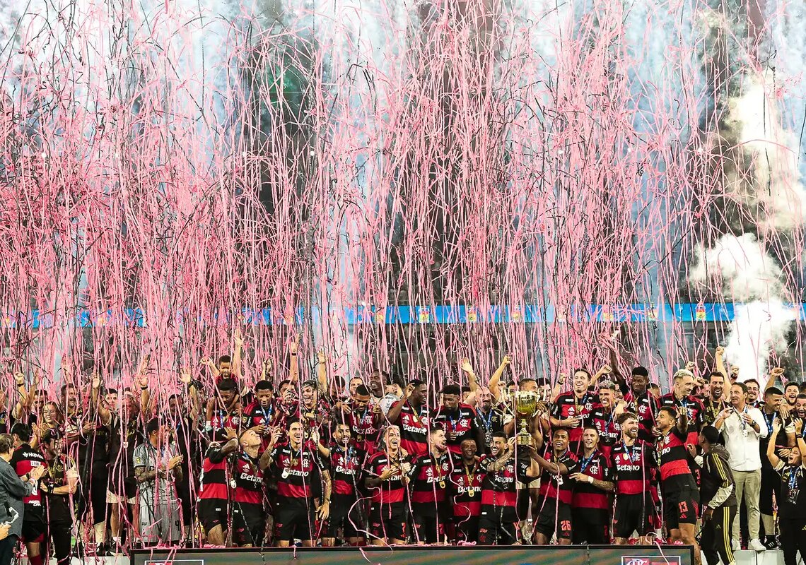 Flamengo vence Fluminense nos pênatis e fatura tricampeonato carioca