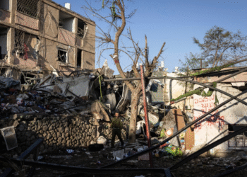 Irã ataca cidades próximas a principal centro de pesquisa nuclear de Israel