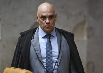 Moraes retorna caso das joias à PGR para analisar material apreendido com Wassef