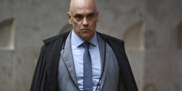 Moraes retorna caso das joias à PGR para analisar material apreendido com Wassef