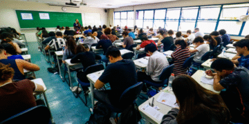 Fuvest divulga datas do vestibular 2027; veja o calendário