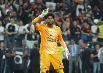Hugo Souza é convocado por Ancelotti para substituir Alisson na seleção