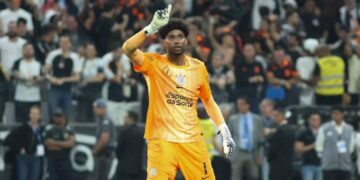 Hugo Souza é convocado por Ancelotti para substituir Alisson na seleção